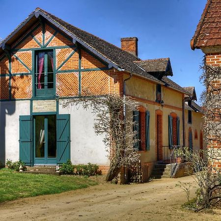 Cottages De Chateau De Vaux Yvre-l'Eveque Exterior photo