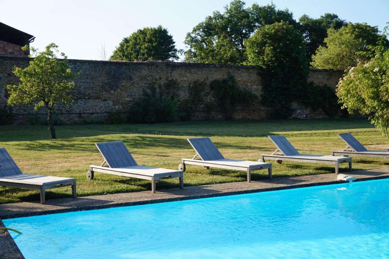Cottages De Chateau De Vaux Yvre-l'Eveque Exterior photo